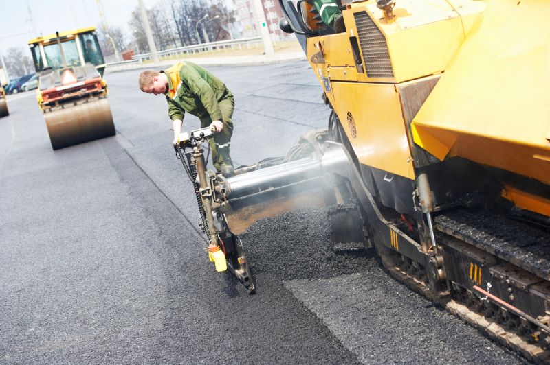 Commercial Asphalt Paving Vs. Concrete: Which Is Better For Businesses